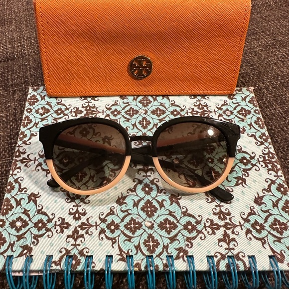 Tory Burch Style Panama Sunglasses - Picture 3 of 5